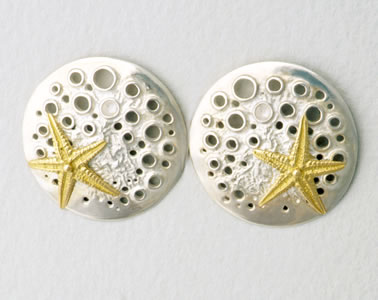 Textured disc earrings in silver with gold starfish